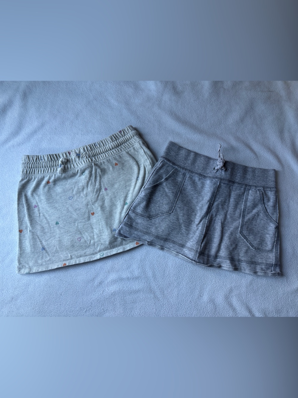 OshKosh B'gosh Light Heather Heart Print Skort & Gray Knit Skort